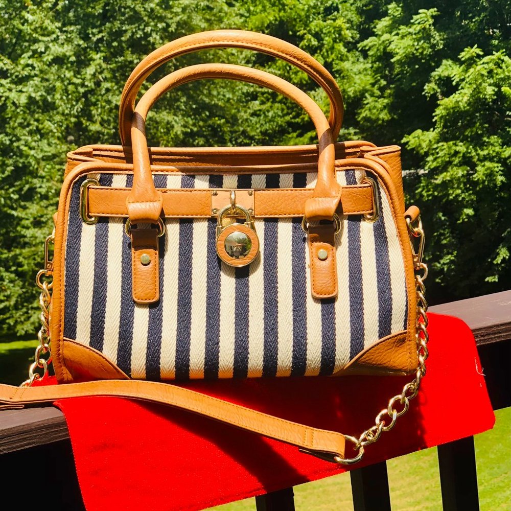 Charming Charlie Purse